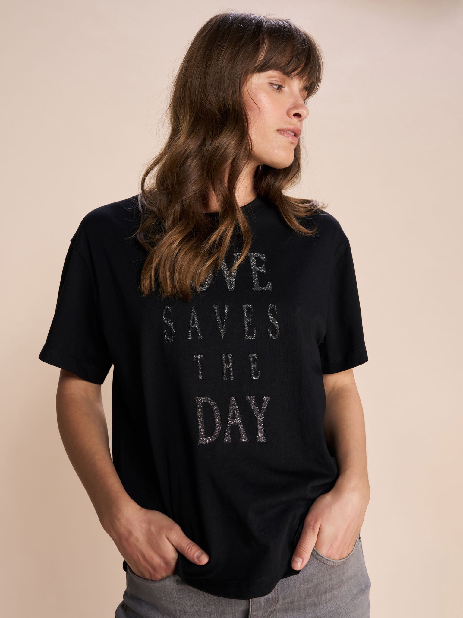 Modelshot / Black / Detail